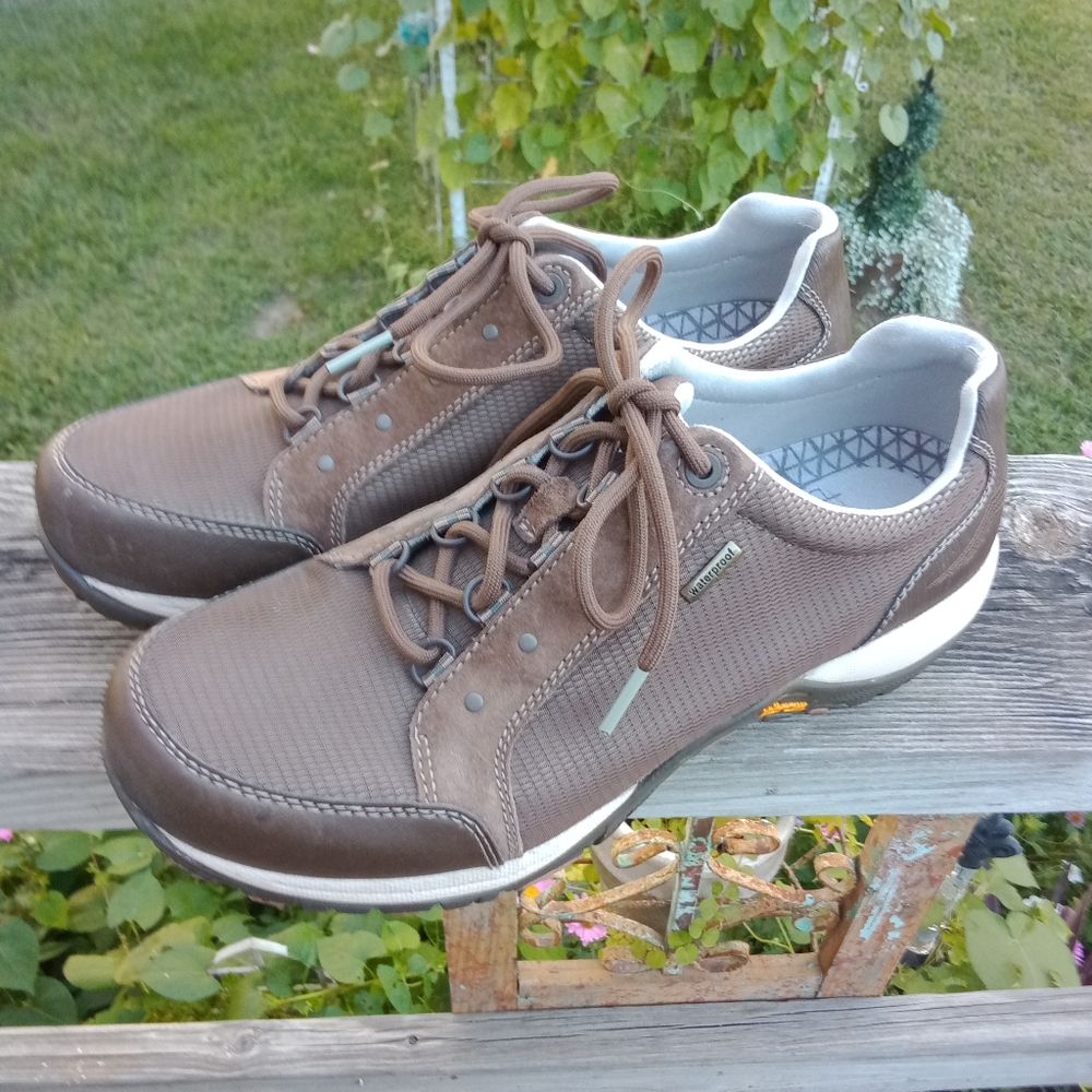 Dansko Brown Athletic Shoes Women's Size 9.5 Or 40 Waterproof